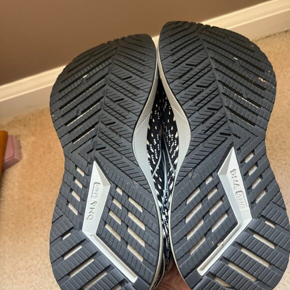 Women's Brooks Levitate 5 Black and White Sneakers Shoes Size 9 - Picture 6 of 9